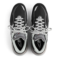 Women's New Balance W990BK6 Double Wide in Black/ White. Sku: W990BK6-2E