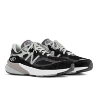 Women's New Balance W990BK6 Double Wide in Black/ White. Sku: W990BK6-2E