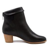 Inside view Women's Ziera Footwear style name Grale in Black Leather. Sku: ZR10287BLALE